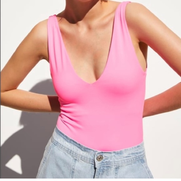 Zara Sleeveless V-Neck Bodysuit - Picture 8 of 8